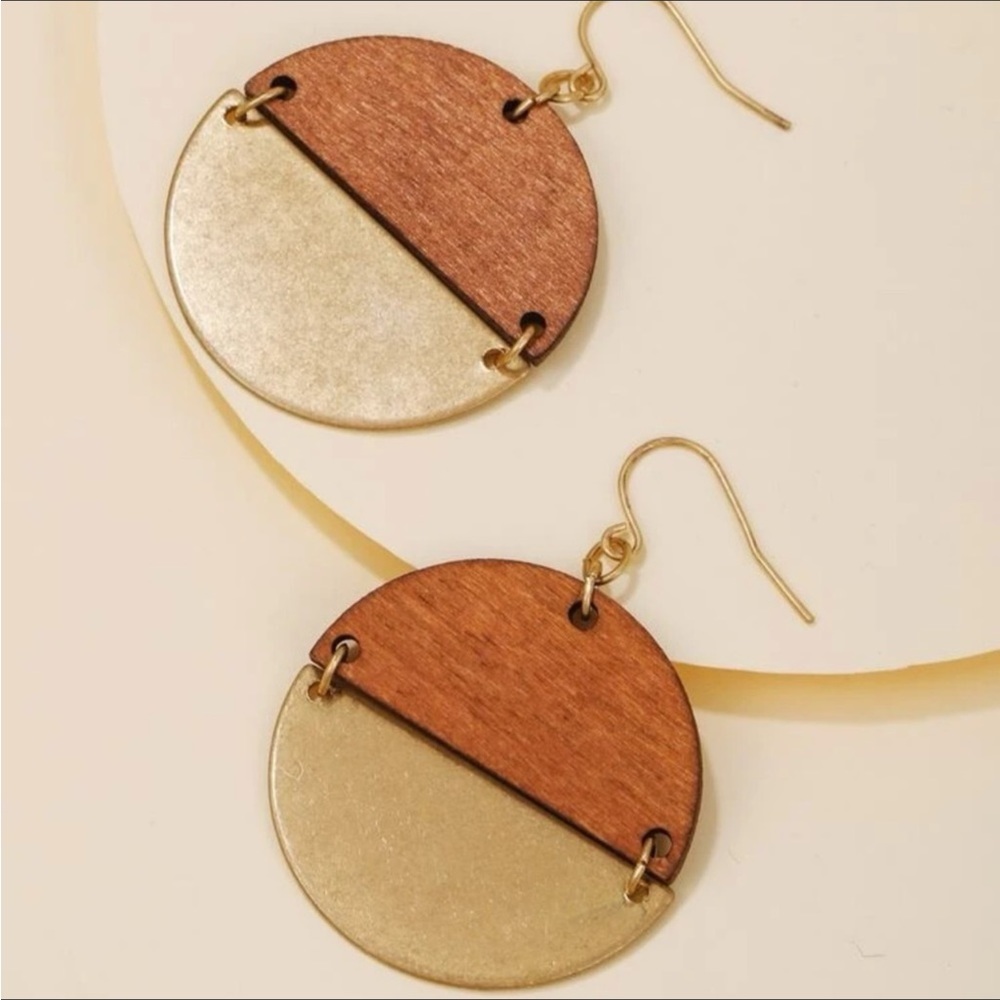 💎2/ $10-All jewelry💎 2 Toned Wood and Metal Circle Earrings